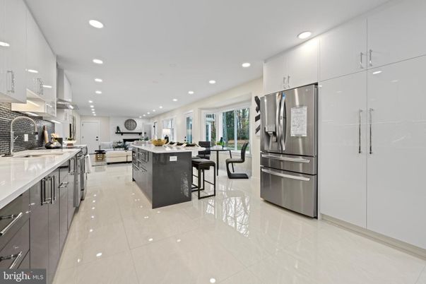 Dining room, Interior, Kitchen, Recessed Lighting, Stainless Steel Appliances