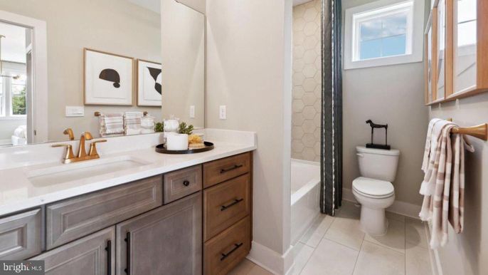 Bathroom, Dual Sink Vanities, Interior