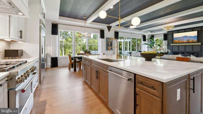 Dining room, Interior, Kitchen, Pendant Lights, Recessed Lighting, Stainless Steel Appliances, Wood Texture Flooring