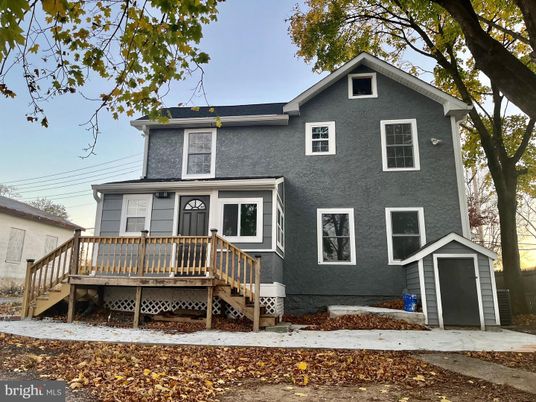 Exterior, Facade, Queen Anne Victorian