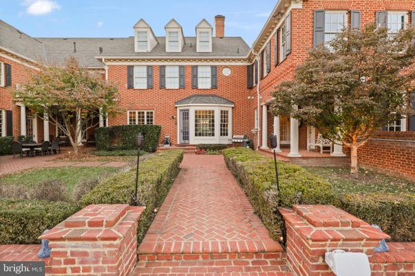 Exterior, Facade, Brick Facade, Georgian
