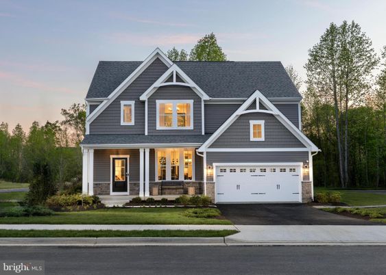 Attached, Exterior, Facade, Farmhouse