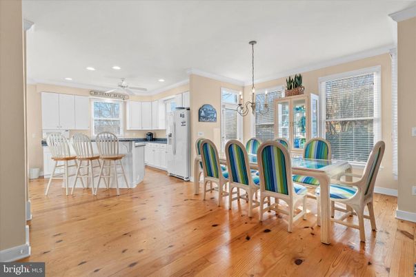 Dining room, Interior, Kitchen, Pendant Lights, Recessed Lighting, Wood Texture Flooring