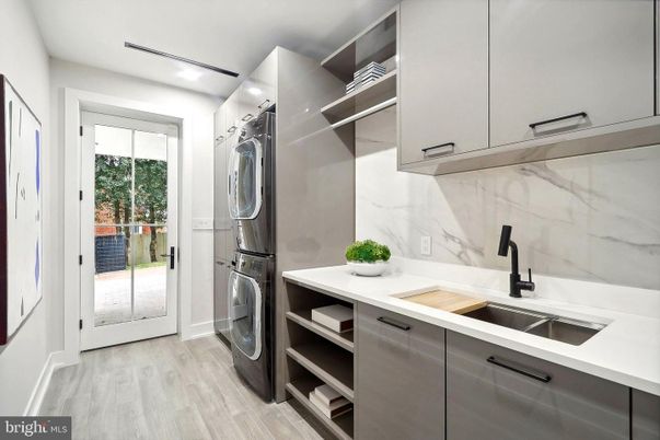 Interior, Marble Walls, Washer, Wood Texture Flooring