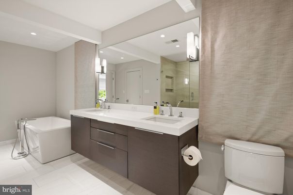 Bathroom, Dual Sink Vanities, Interior, Recessed Lighting