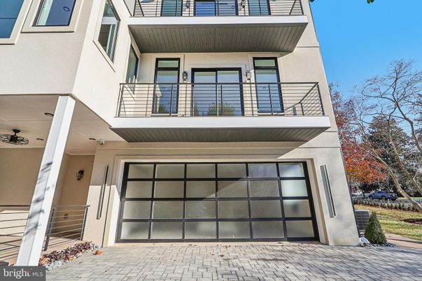 Attached, Exterior, Facade, Modern