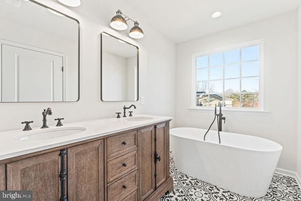 Bathroom, Dual Sink Vanities, Free Standing Baths, Interior, Recessed Lighting