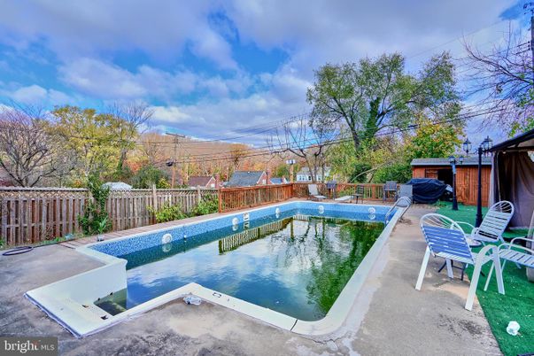 Exterior, Pool