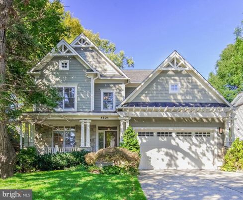 Attached, Exterior, Facade, American Craftsman