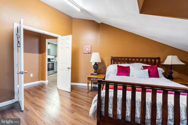 Bedroom, Interior, Kitchen, Stainless Steel Appliances, Wood Texture Flooring
