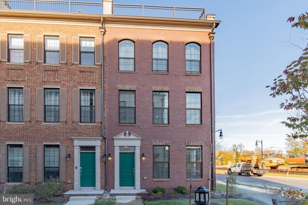 Exterior, Facade, Brick Facade, Georgian