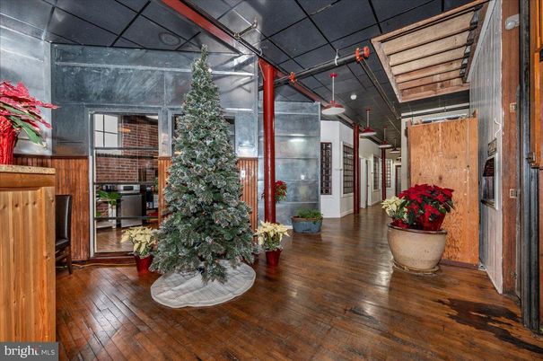 Interior, Pendant Lights, Wood Texture Flooring