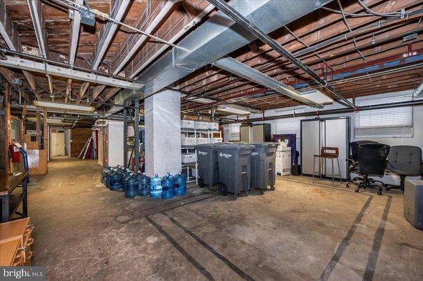 Interior, Washer, Wooden Beams