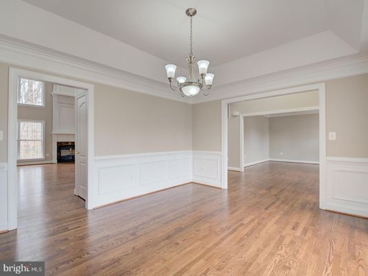 Chandelier, Empty room, Interior, Wood Texture Flooring