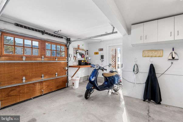 Garage, Interior