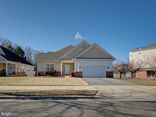 Attached, Exterior, Facade, Ranch