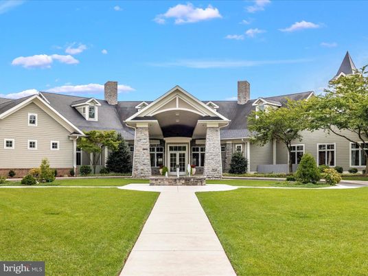 Exterior, Facade, Ranch