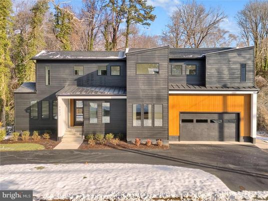 Attached, Exterior, Facade, Modern