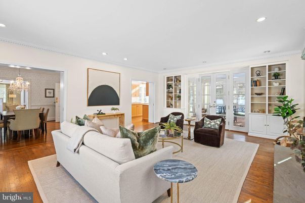 Chandelier, Dining room, Interior, Living room, Recessed Lighting, Wood Texture Flooring