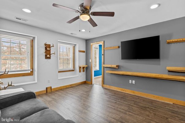 Interior, Recessed Lighting, Wood Texture Flooring