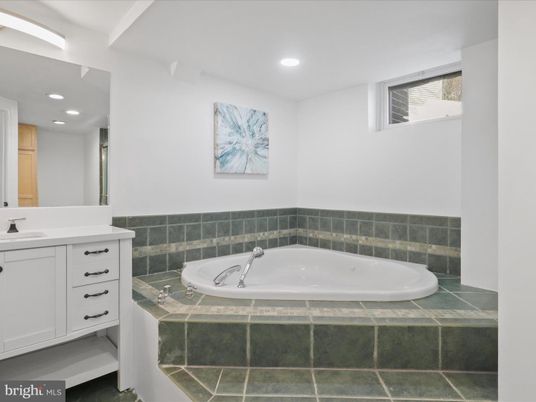 Bathroom, Interior, Recessed Lighting