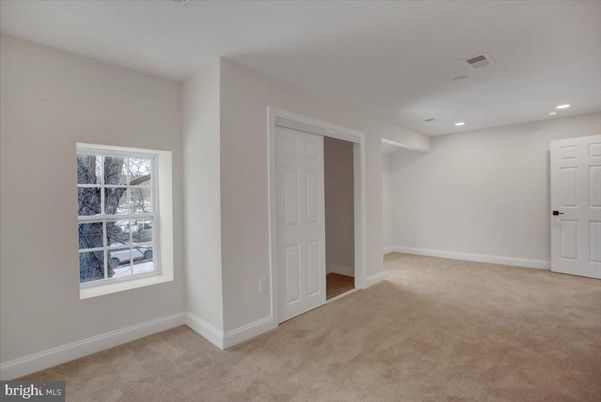 Empty room, Interior, Recessed Lighting