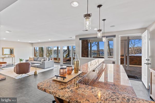 Interior, Living room, Pendant Lights, Recessed Lighting