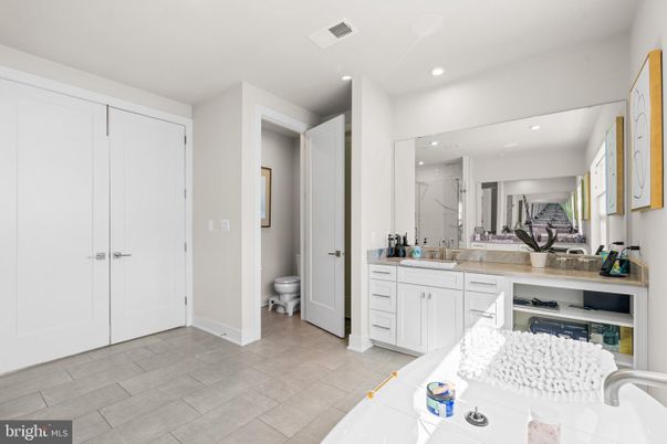 Bathroom, Interior, Recessed Lighting