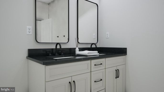 Bathroom, Dual Sink Vanities, Interior