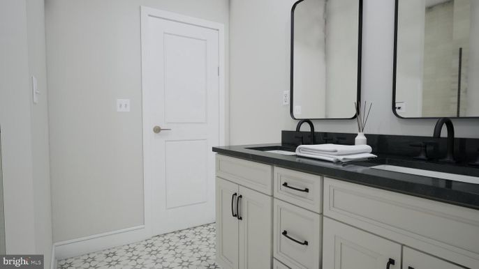 Bathroom, Dual Sink Vanities, Interior
