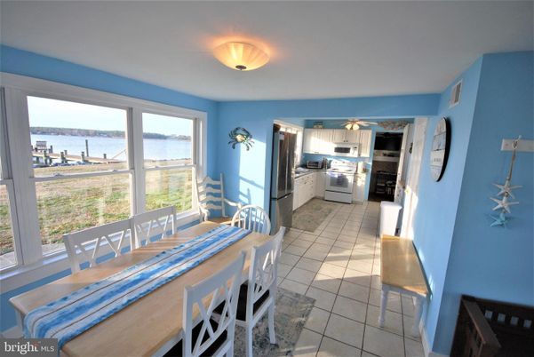 Dining room, Interior, Kitchen, Stainless Steel Appliances, Water