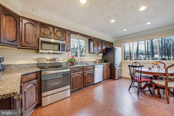 Dining room, Interior, Kitchen, Recessed Lighting, Stainless Steel Appliances