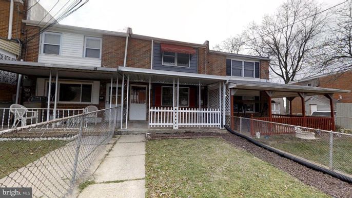 Exterior, Facade, Brick Facade, American Foursquare