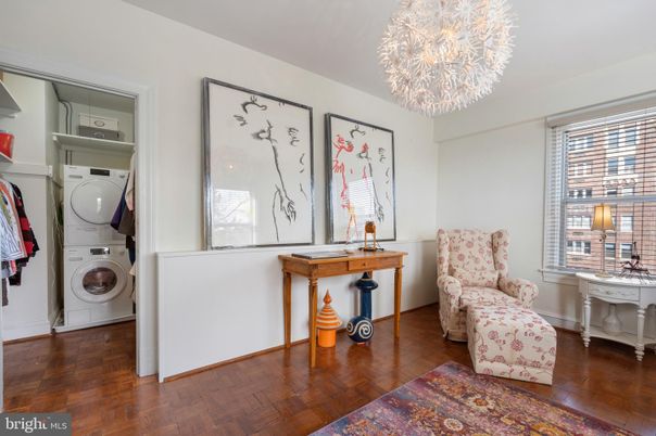 Chandelier, Interior, Utility Closets, Washer, Wood Texture Flooring