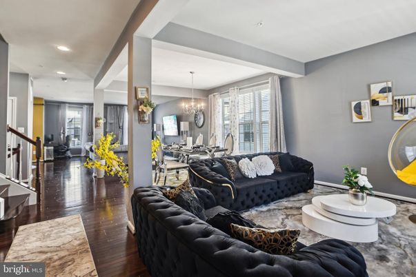 Chandelier, Dining room, Interior, Living room, Recessed Lighting, Wood Texture Flooring