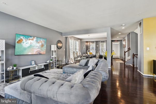 Chandelier, Dining room, Interior, Living room, Pendant Lights, Recessed Lighting, Wood Texture Flooring
