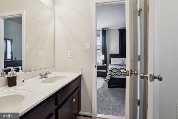Bathroom, Bedroom, Dual Sink Vanities, Interior