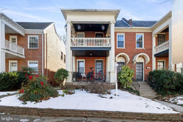 Exterior, Facade, Brick Facade, Rowhouse