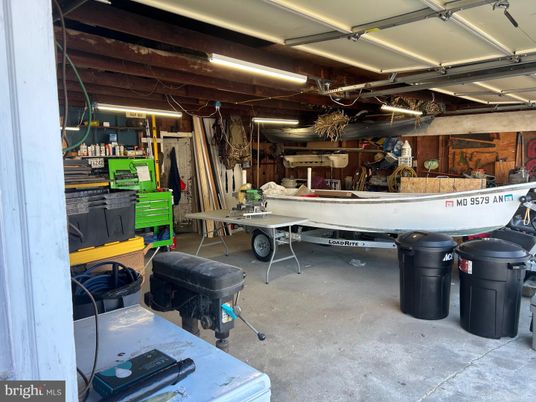 Garage, Interior