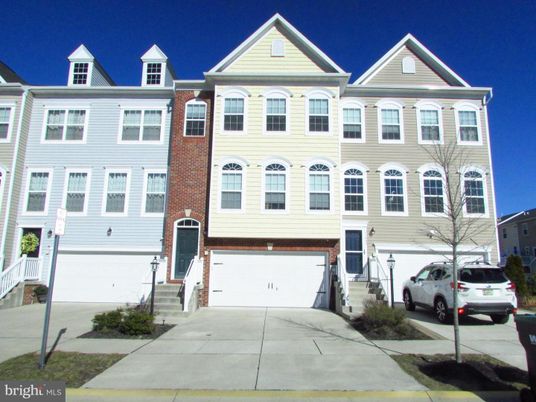 Attached, Exterior, Facade, Rowhouse