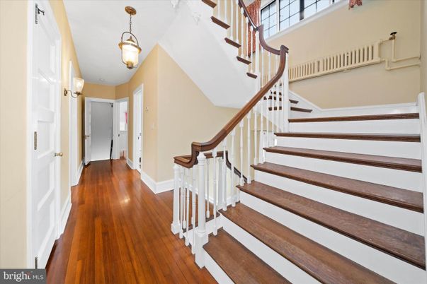 Interior, Pendant Lights, Wood Texture Flooring