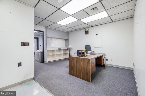 Home Office, Interior