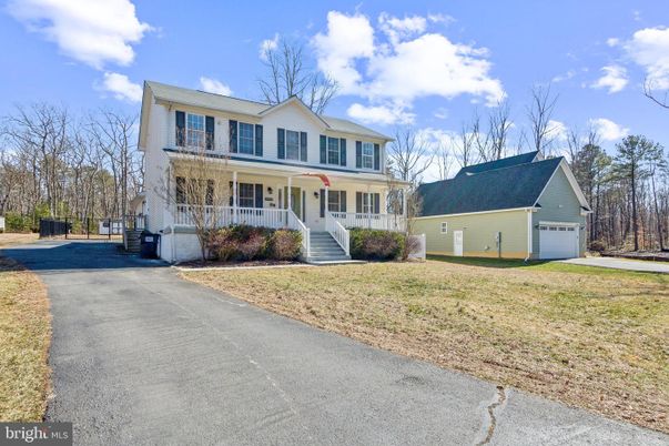 Attached, Exterior, Facade, Farmhouse