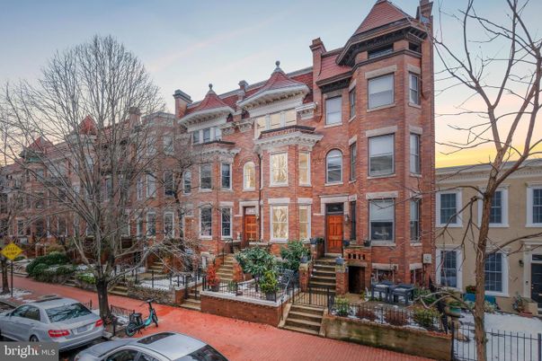 Exterior, Facade, Brick Facade, Rowhouse