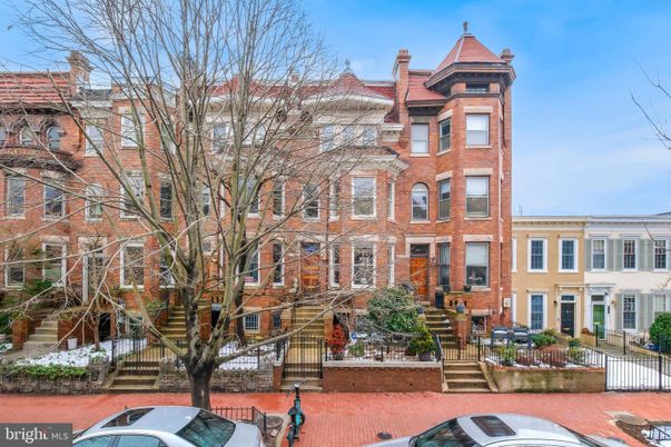 Exterior, Facade, Brick Facade, Rowhouse