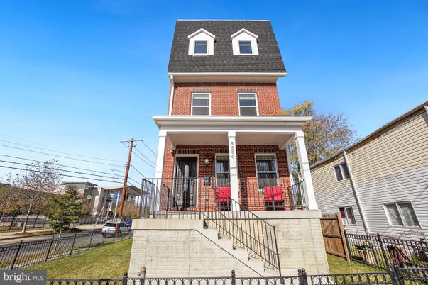 Exterior, Facade, Brick Facade, American Foursquare