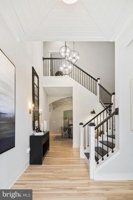 Interior, Pendant Lights, Wood Texture Flooring