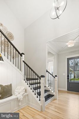 Interior, Pendant Lights, Wood Texture Flooring