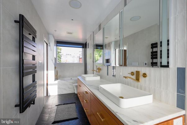Bathroom, Dual Sink Vanities, Interior, Recessed Lighting