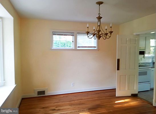 Chandelier, Interior, Kitchen, Wood Texture Flooring